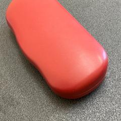 Étui à lunettes rot, a été signalé par Schönbrunn "Group Center" utilisant iLost