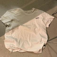 ブラウス white がiLostで Room Mate Bruno によって報告されました