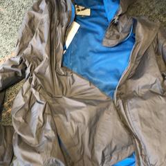 Casaco Grijs blauw, como reportado por Connexxion Amstelland-Meerlanden Schiphol Zuid utilizando o iLost