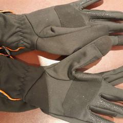 Rukavice noirs, jak nahlášeno TCL pomocí iLost