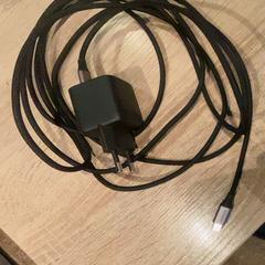 Cable de carga Zwart, ha sido reportado por Van der Valk Hotel Apeldoorn - De Cantharel con iLost