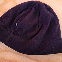 비니 Zwarte helly hansen muts, iLost를 사용하여 Schaatsbaan Rotterdam에 보고됨