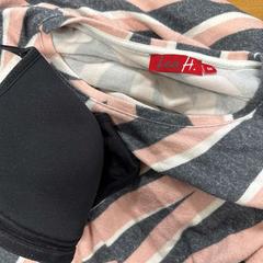 Bh &onderhemd bloes roos hemd zwarte bh, come riportato da VITAZ campus Sint-Niklaas utilizzando iLost