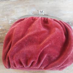 Rode grote portomonnee, segons s'ha informat a iLost