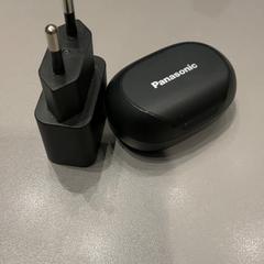 Bezdrôtové slúchadlá Panasonic & Adaptér Black, ako bolo nahlásené MEININGER Hotel Amsterdam Amstel pomocou iLost