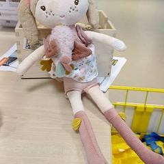 Giocattolo Poupée peluche, come riportato da IKEA Strasbourg utilizzando iLost
