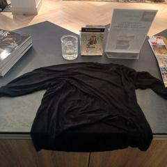 T shirt zwart, segons ha informat Van der Valk Hotel Assen mitjançant iLost