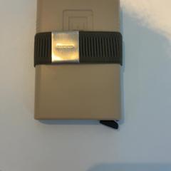 Porte-cartes Lieuw-Kie-Song (wilde weide), a été signalé par Gemeente Amsterdam - Bureau Gevonden Voorwerpen utilisant iLost