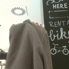 Pullover grey, gemeldet von MEININGER Hotel Vienna Downtown Franz über iLost