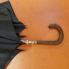 مظلة noir، كما تم الإبلاغ عنه بواسطة TCL عبر iLost