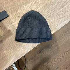 Gorro Grijs, segons ha informat Designer Outlet Roosendaal mitjançant iLost