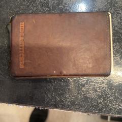 Posiadacz karty De Baan, zgłoszono przez Rotterdam The Hague Airport przy użyciu iLost