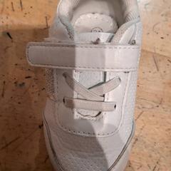 くつ Wit がiLostで IKEA Wilrijk によって報告されました