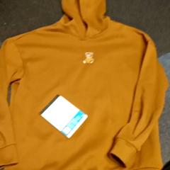 セーター がiLostで Mövenpick Hotel Amsterdam City Centre によって報告されました