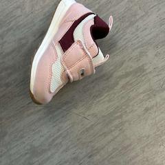 الأحذية schoentje maat 25، كما تم الإبلاغ عنه بواسطة Centraal magazijn عبر iLost