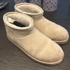 Sneaker, gemeldet von Van der Valk Hotel Amsterdam-Amstel über iLost