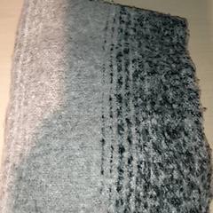 衣類 - Sjaal がiLostで Regio Antwerpen - Brussel によって報告されました