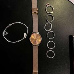 Náramkové hodinky Watch, bracelet and rings, jak nahlášeno Leonardo Hotel Amsterdam Rembrandtpark pomocí iLost