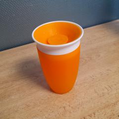 Oranje drinkbeker, as reported by Dolfinarium using iLost