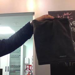 Calentador de cuello grey, ha sido reportado por MEININGER Hotel Milano Lambrate con iLost