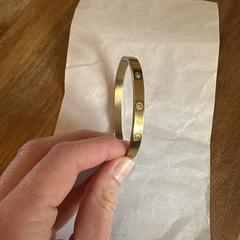 Gouden armband, som rapportert til iLost