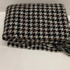 Scarf ech, as reported by IKEA Nantes using iLost