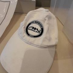 Cap, come riportato da Van der Valk Hotel Schiphol utilizzando iLost