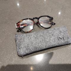 Brillenkoker met bril, jak zgłoszono do iLost