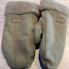 Kesztyű, amint azt EBS Tramplein az iLost segítségével jelentette.