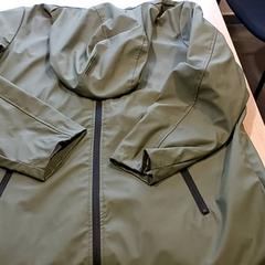 Kleding Regenjas, rapporterat av Centraal magazijn med iLost