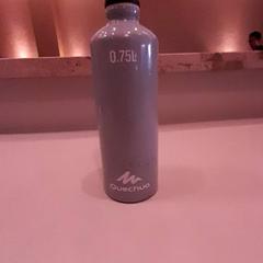 Garrafa, como reportado por Van der Valk Hotel Schiphol utilizando o iLost