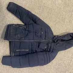 재킷 zwart, iLost를 사용하여 Cursus en vergadercentrum Domstad에 보고됨