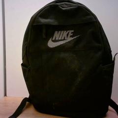バックパック zwart Nike がiLostで Bobbejaanland によって報告されました
