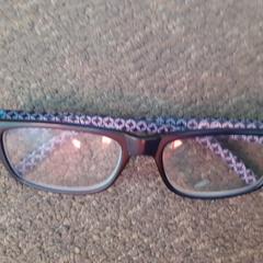 Lunettes, a été signalé par Centraal magazijn utilisant iLost