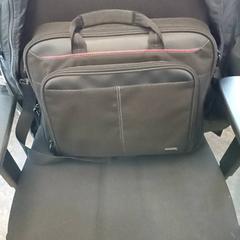 Laptop táska Zwart, amint azt Qbuzz GD Groningen HS az iLost segítségével jelentette.