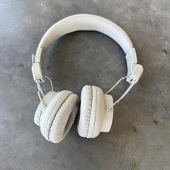 Słuchawki WIT, zgłoszono przez Centraal magazijn przy użyciu iLost