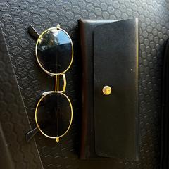 Sunglasses sunglasses with sunglass case, as reported by Awakenings ADE - Gashouder using iLost