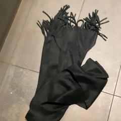 Scarf Black, zoals gemeld door MEININGER Hotel Amsterdam City West met iLost