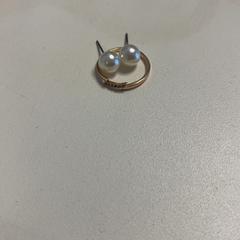 Pendiente & Anillos Rose gold and pearls, ha sido reportado por ibis Styles Rotterdam Ahoy con iLost