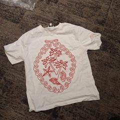 Camicia wit opdruk - gevonden op 22 juli, come riportato da Van der Valk Rotterdam Blijdorp utilizzando iLost