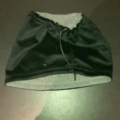 ショール muts sjaal がiLostで Van der Valk Hotel Heerlen によって報告されました