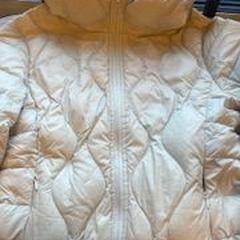 Veste Beige, a été signalé par Hotel Apeldoorn utilisant iLost