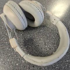 Headphones, as reported by Connexxion Amstelveen using iLost