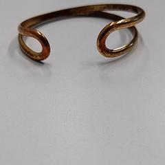 Armband goudkleurig, rapporterat av Universiteitsbibliotheek Universiteitskwartier med iLost