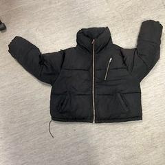 Jaqueta zwart, segons ha informat Regio Oost-Vlaanderen mitjançant iLost