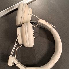 Headphones, as reported by Breng Nijmegen using iLost