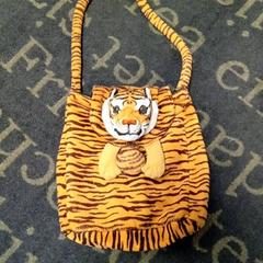 Poltsa Kinder handtasje tijger, gisa salatu by Van der Valk Hotel Sneek iLost erabiliz