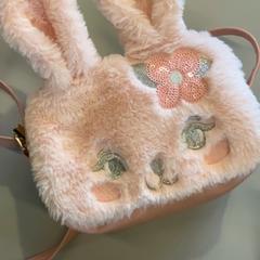 배낭 Pink bag, iLost를 사용하여 MEININGER Hotel Berlin Airport에 보고됨