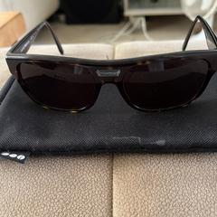Sunglasses, segundo informou a iLost
