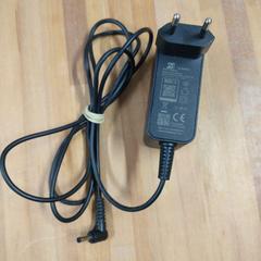 Ac oplader, a été signalé par Bolognalaan 101 utilisant iLost